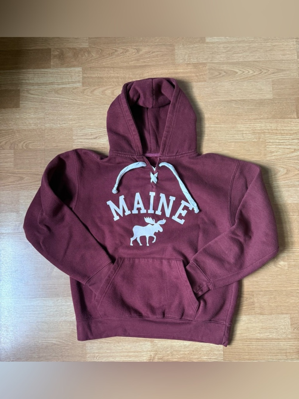 Maine Graphic Hoodie in Maroon